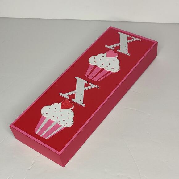 Valentine's Day XOXO Cupcakes Sprinkles Hot Pink Vertical Wall Decor - Picture 7 of 12
